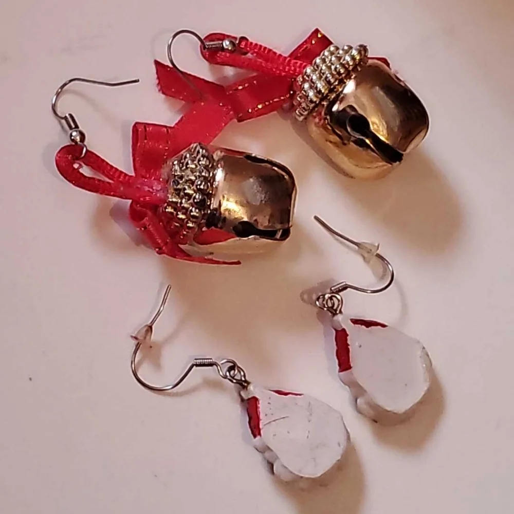JINGLE BELLS & SANTA CLAUS Earrings White Red Silver & Gold Glitter Pier…